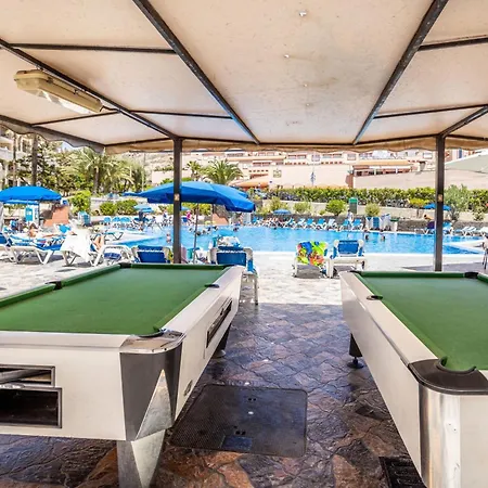 Communal Heated Pool Apartmán *